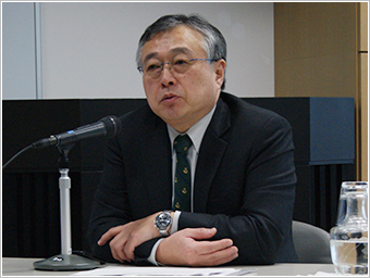 第2部の対談では、寺山教授が脳卒中体験者の川勝弘之さんに質問を投げかけた